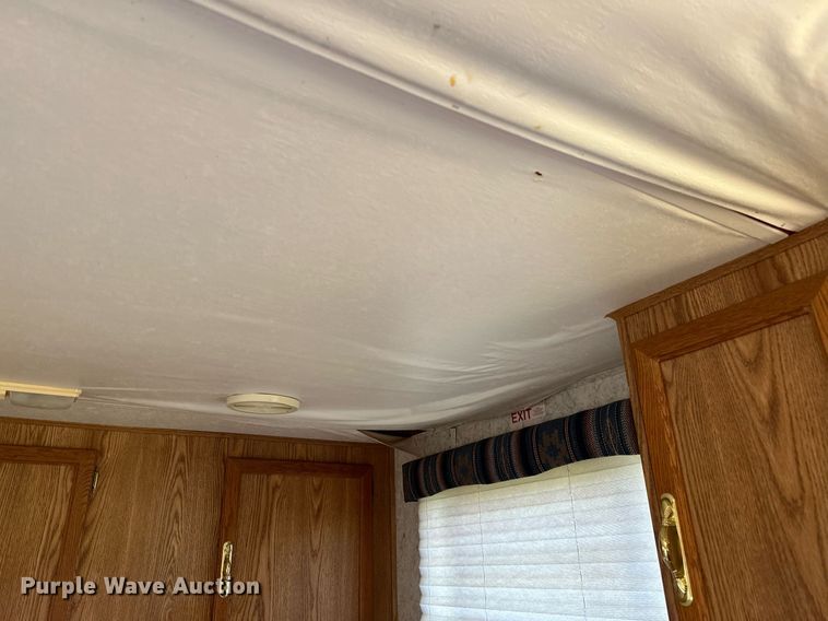 image for item OG9052 1996 Sundowner Siesta  horse trailer