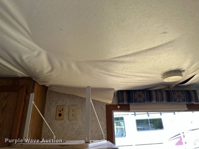 image for item OG9052 1996 Sundowner Siesta  horse trailer