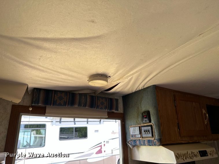 image for item OG9052 1996 Sundowner Siesta  horse trailer