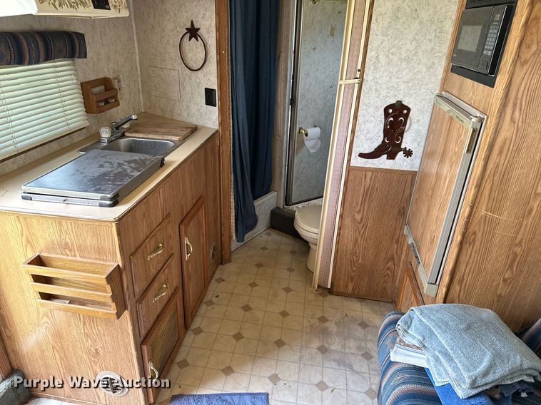 image for item OG9052 1996 Sundowner Siesta  horse trailer