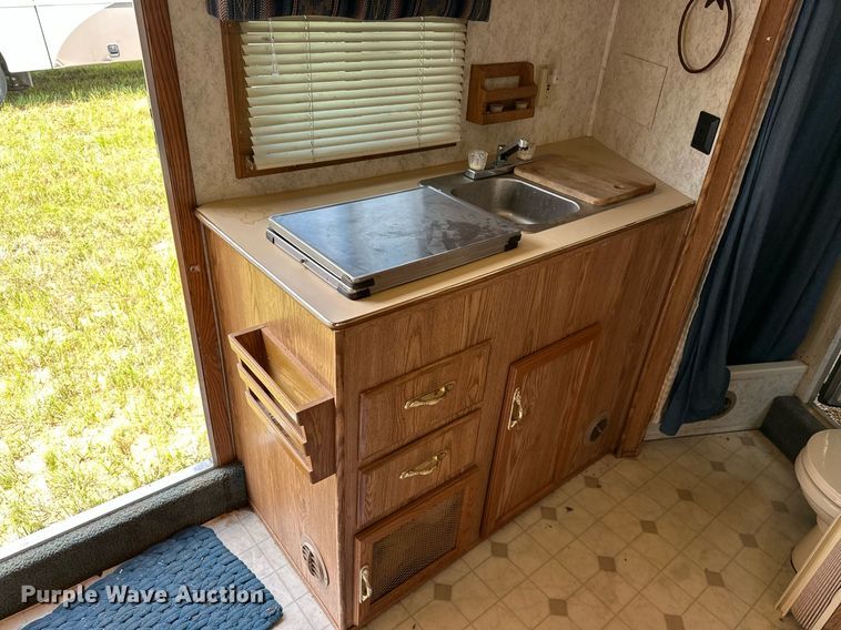 image for item OG9052 1996 Sundowner Siesta  horse trailer