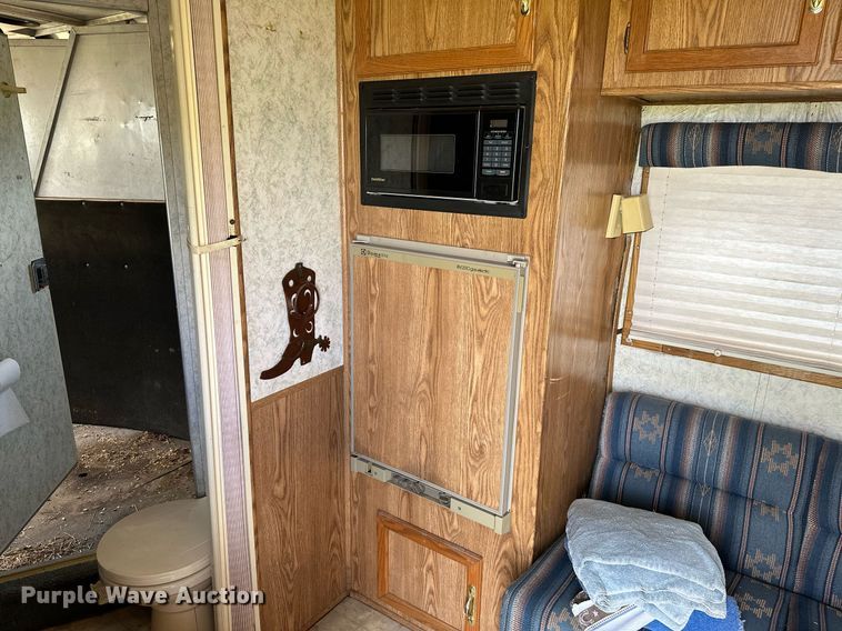 image for item OG9052 1996 Sundowner Siesta  horse trailer