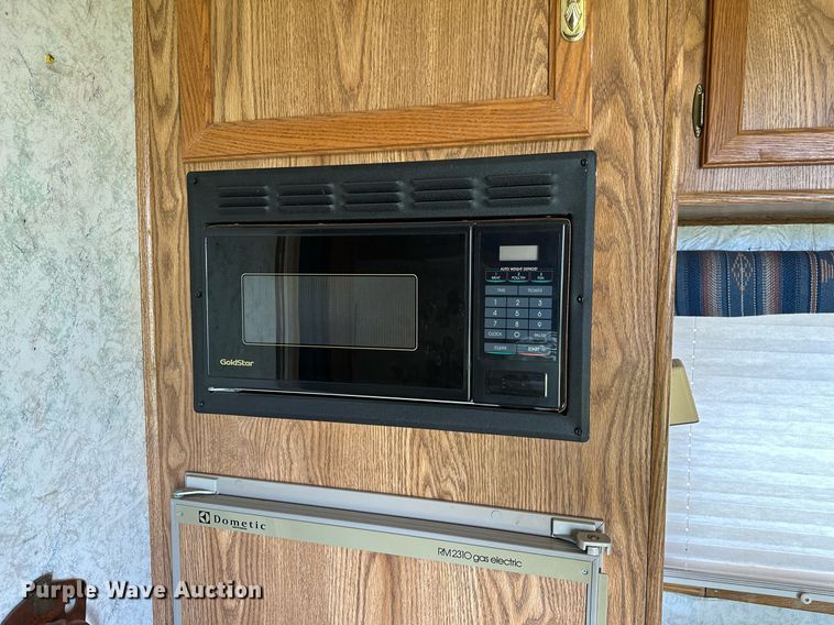 image for item OG9052 1996 Sundowner Siesta  horse trailer