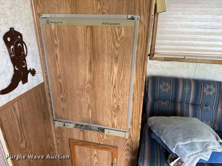 image for item OG9052 1996 Sundowner Siesta  horse trailer