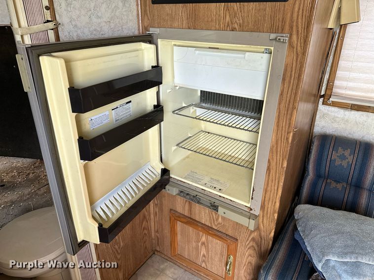 image for item OG9052 1996 Sundowner Siesta  horse trailer