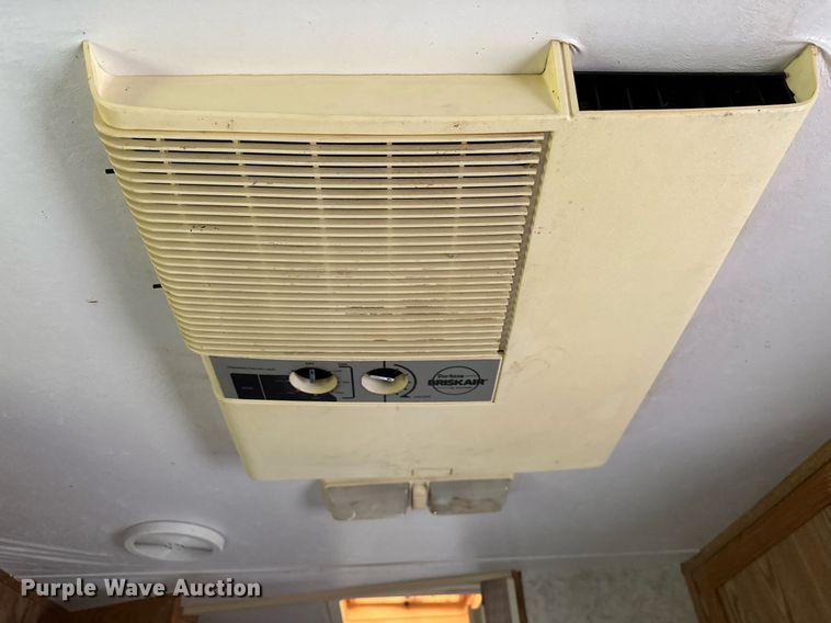 image for item OG9052 1996 Sundowner Siesta  horse trailer