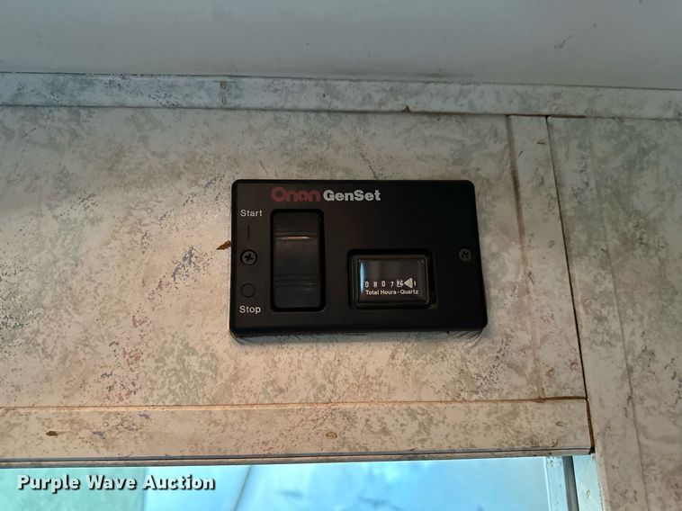 image for item OG9052 1996 Sundowner Siesta  horse trailer