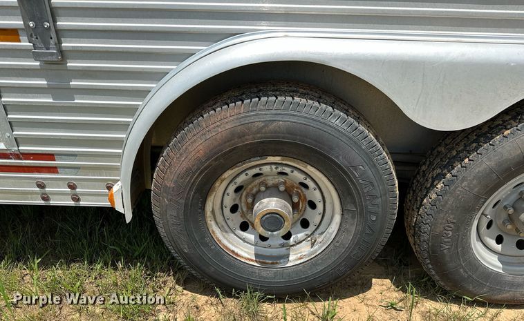 image for item OG9052 1996 Sundowner Siesta  horse trailer