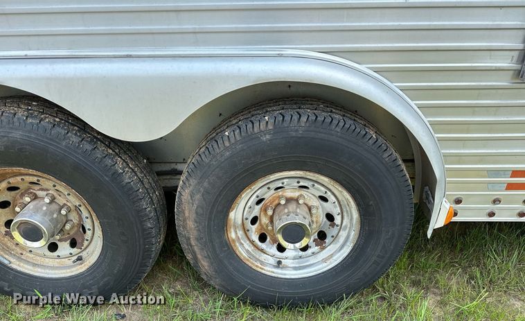 image for item OG9052 1996 Sundowner Siesta  horse trailer