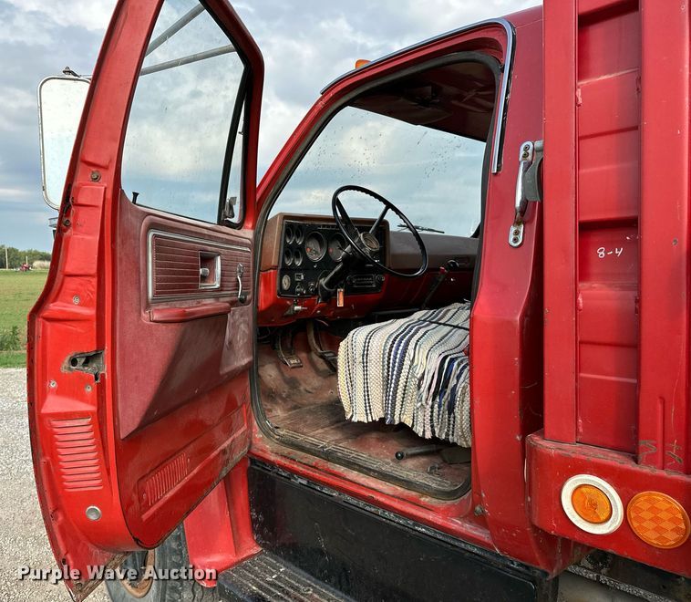 image for item OG9064 1977 GMC Sierra 6500  grain truck