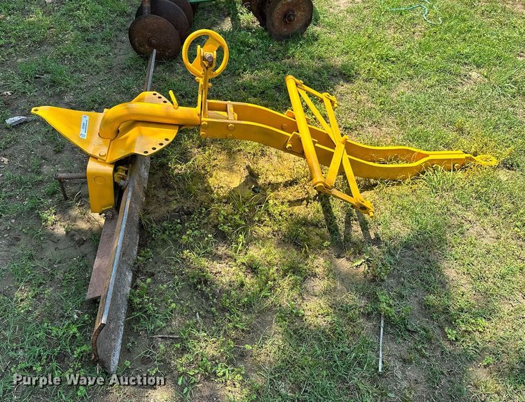 image for item OG9091 (2) pieces of ag equipment