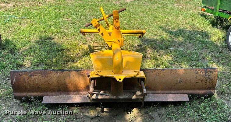 image for item OG9091 (2) pieces of ag equipment