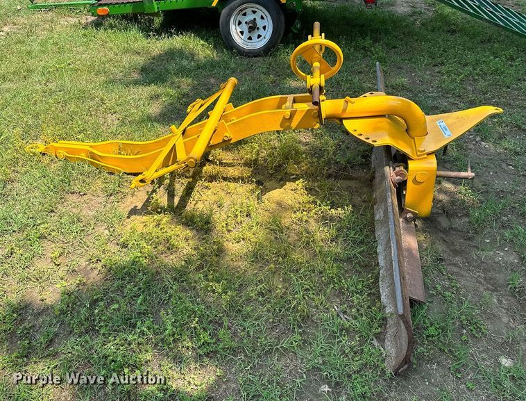 image for item OG9091 (2) pieces of ag equipment