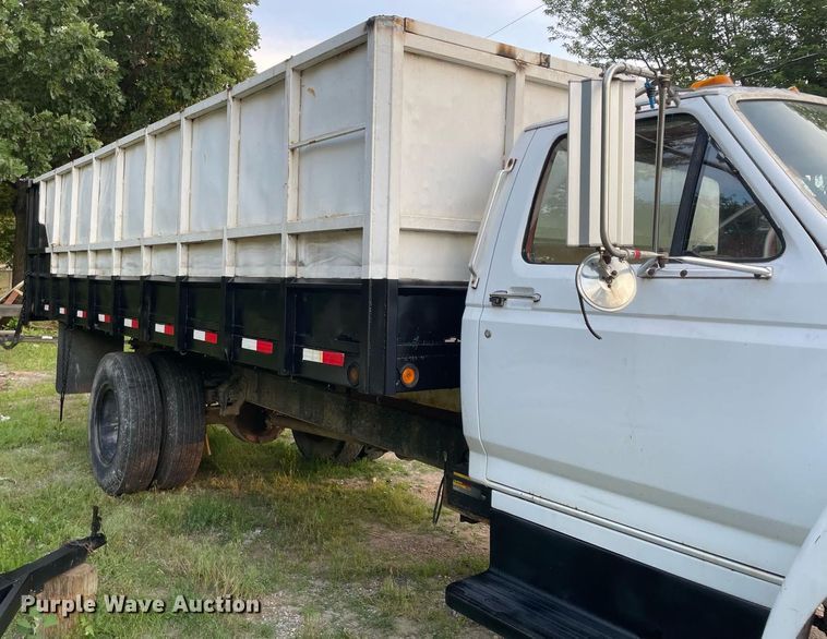 image for item OG9110 1988 Ford F800  grain truck