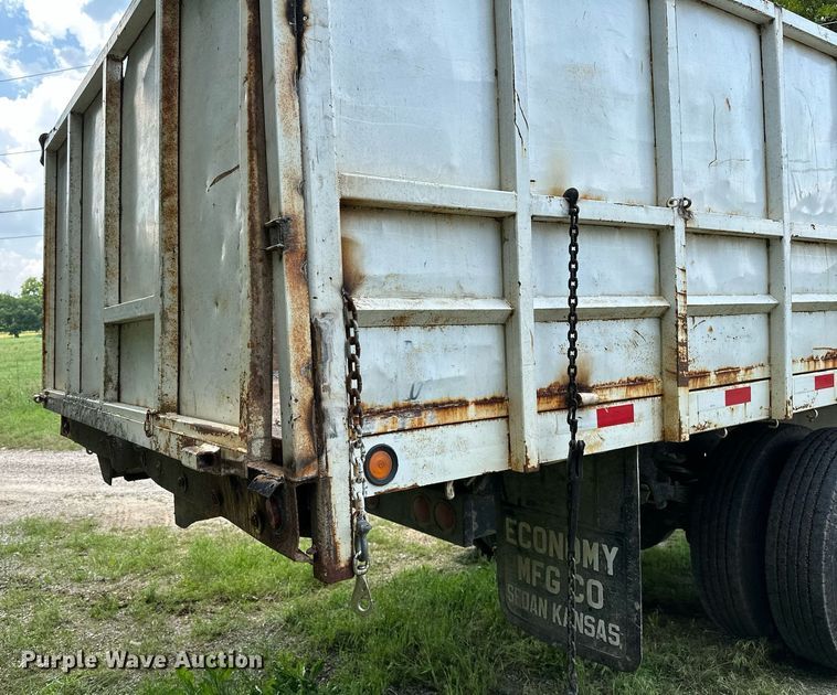 image for item OG9110 1988 Ford F800  grain truck