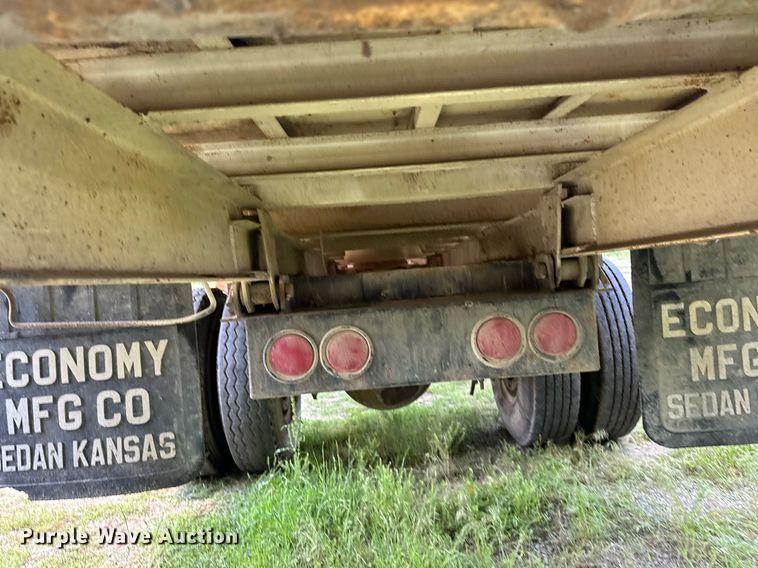 image for item OG9110 1988 Ford F800  grain truck