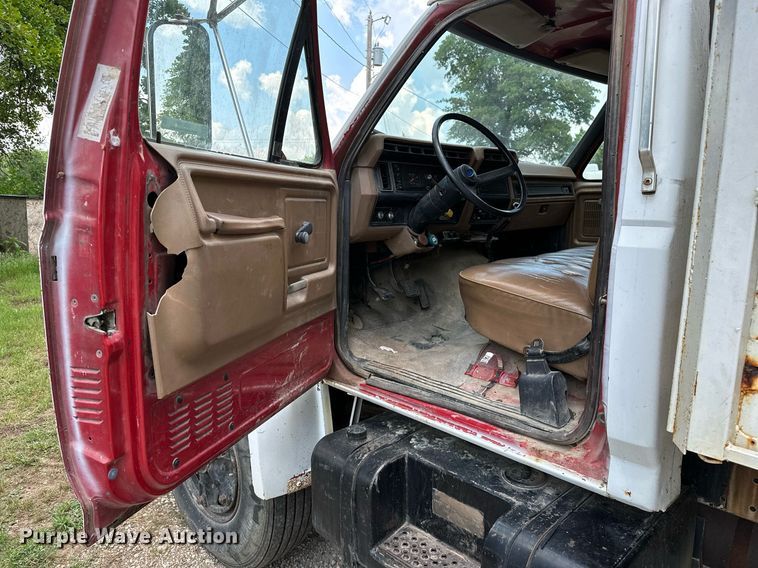 image for item OG9110 1988 Ford F800  grain truck
