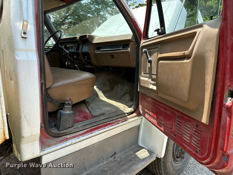 image for item OG9110 1988 Ford F800  grain truck