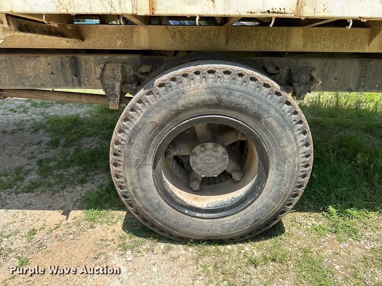 image for item OG9110 1988 Ford F800  grain truck