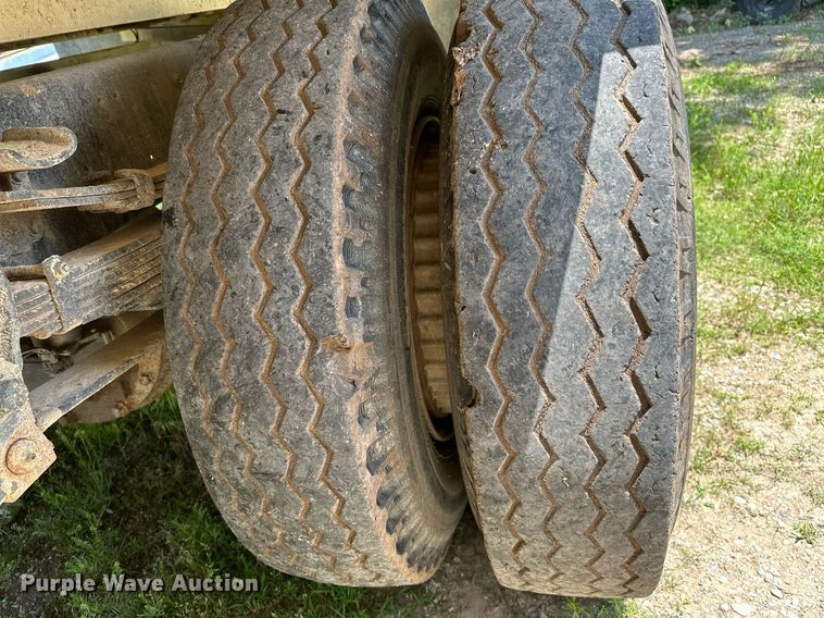 image for item OG9110 1988 Ford F800  grain truck