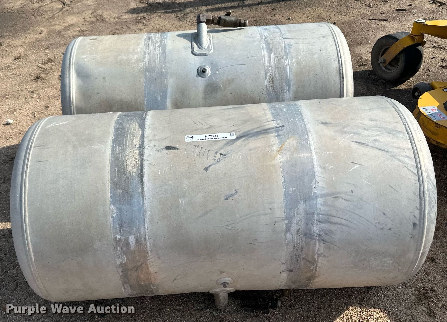 (2) aluminum fuel tanks in Sublette, KS Item NY9148 for sale Purple
