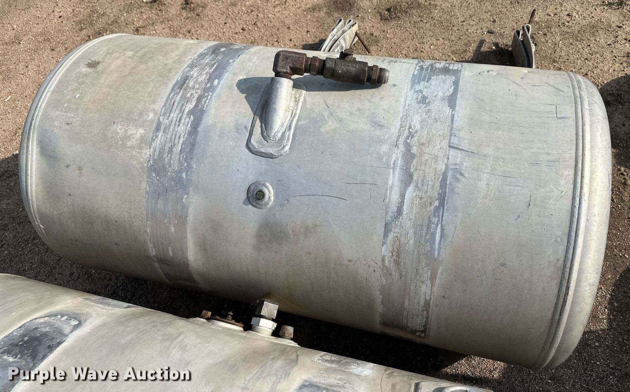 (2) aluminum fuel tanks in Sublette, KS Item NY9148 sold Purple Wave