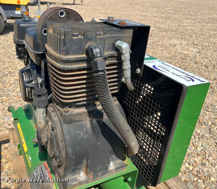 image for item DH8567 John Deere AC2-8GH  air compressor