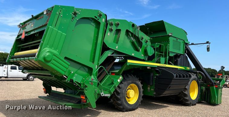 image for item DK7745 2014 John Deere 7760  RWA cotton picker