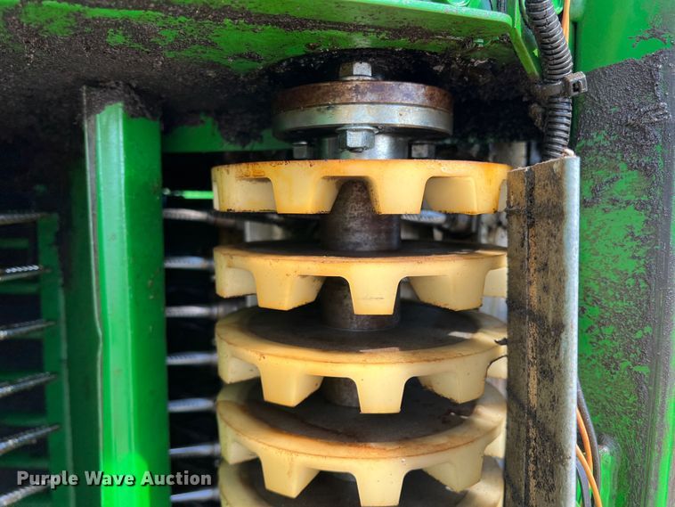 image for item DK7745 2014 John Deere 7760  RWA cotton picker