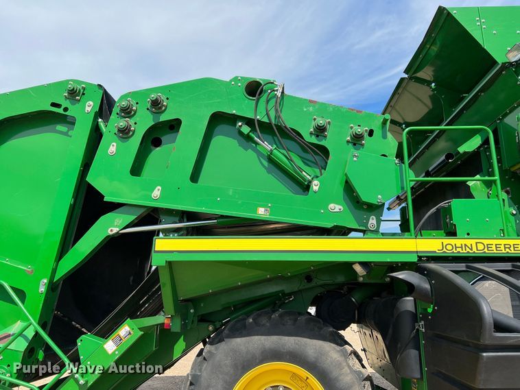 image for item DK7745 2014 John Deere 7760  RWA cotton picker