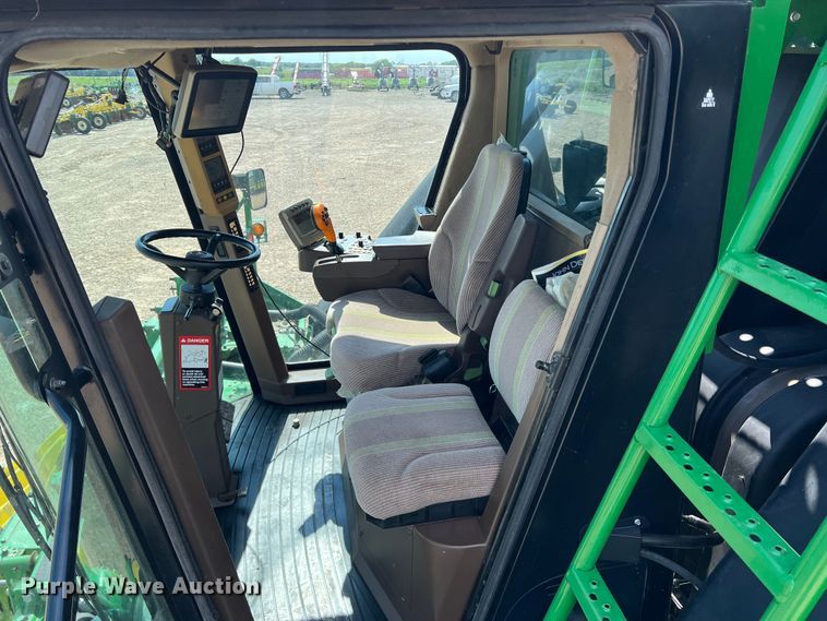 image for item DK7745 2014 John Deere 7760  RWA cotton picker