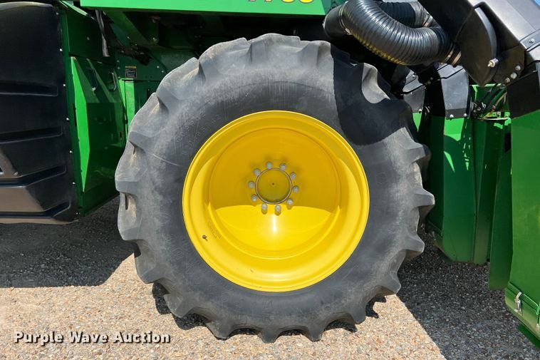 image for item DK7745 2014 John Deere 7760  RWA cotton picker