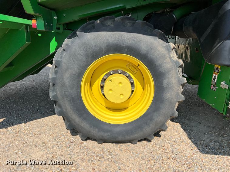 image for item DK7745 2014 John Deere 7760  RWA cotton picker