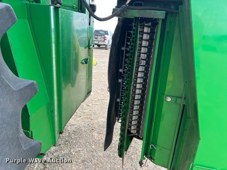 image for item DK7746 2018 John Deere CP690  RWA cotton picker