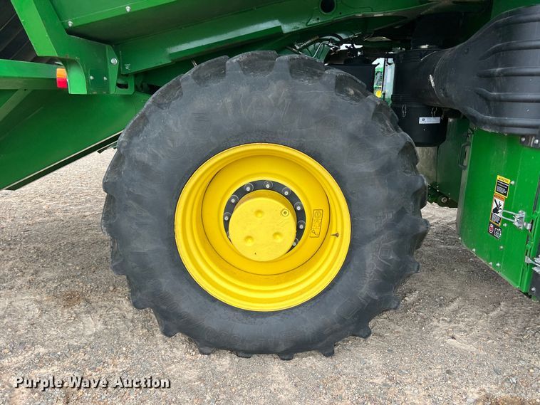 image for item DK7746 2018 John Deere CP690  RWA cotton picker