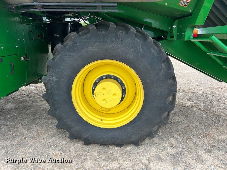 image for item DK7746 2018 John Deere CP690  RWA cotton picker