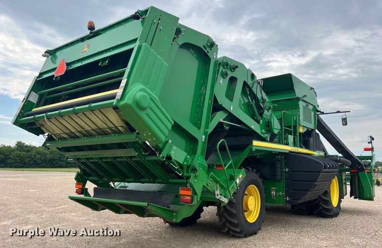 image for item DK7747 2018 John Deere CP690  RWA cotton picker