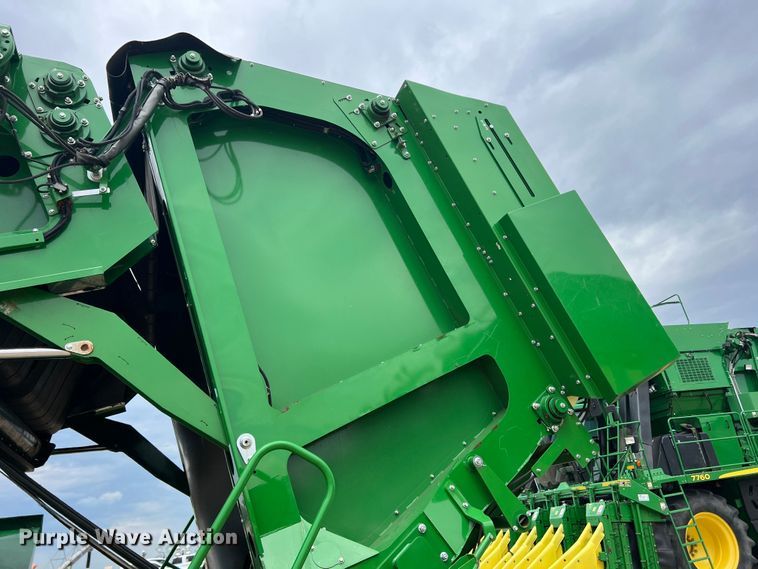 image for item DK7747 2018 John Deere CP690  RWA cotton picker