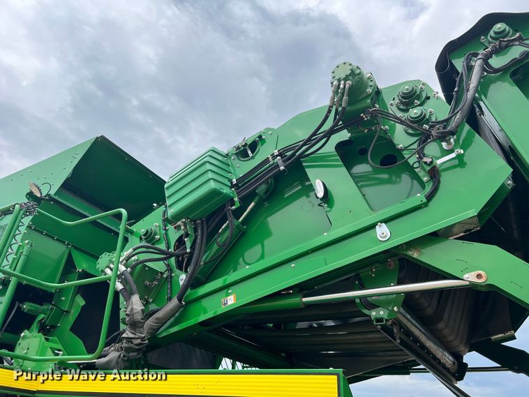 image for item DK7747 2018 John Deere CP690  RWA cotton picker