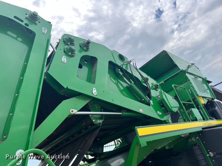 image for item DK7747 2018 John Deere CP690  RWA cotton picker