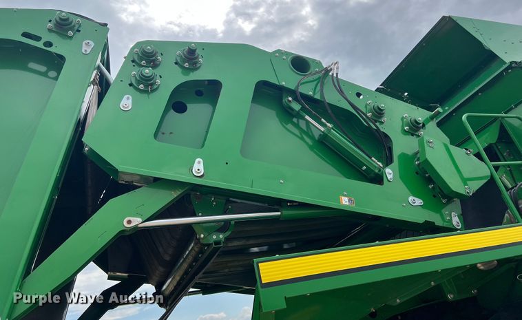 image for item DK7747 2018 John Deere CP690  RWA cotton picker