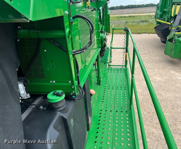 image for item DK7747 2018 John Deere CP690  RWA cotton picker