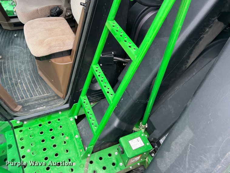 image for item DK7747 2018 John Deere CP690  RWA cotton picker