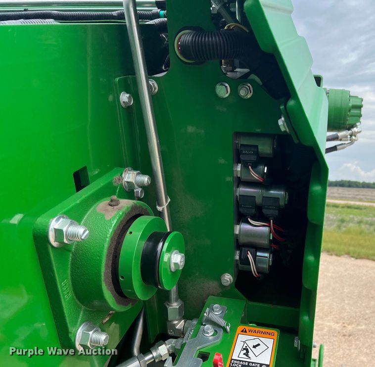 image for item DK7747 2018 John Deere CP690  RWA cotton picker