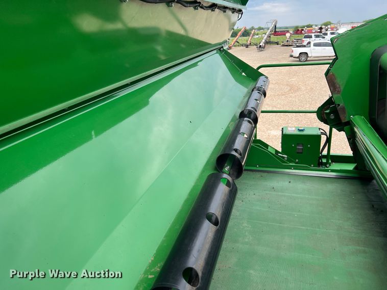 image for item DK7747 2018 John Deere CP690  RWA cotton picker