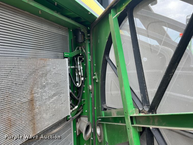 image for item DK7747 2018 John Deere CP690  RWA cotton picker