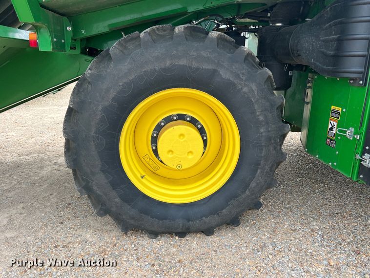 image for item DK7747 2018 John Deere CP690  RWA cotton picker