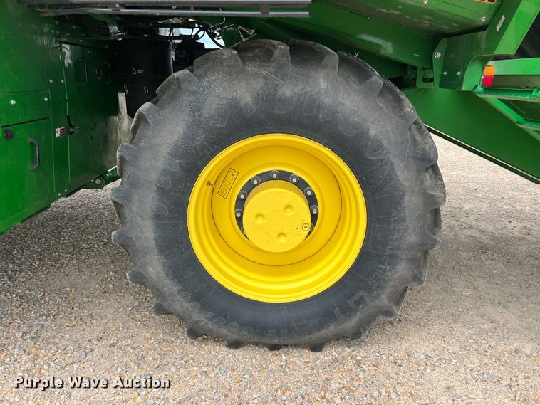 image for item DK7747 2018 John Deere CP690  RWA cotton picker