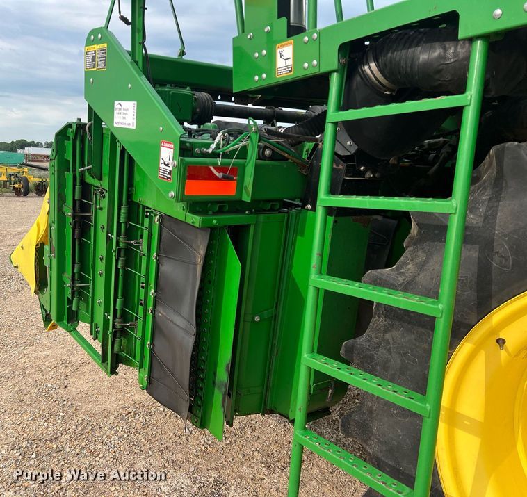 image for item DK7748 2014 John Deere 7760  RWA cotton picker