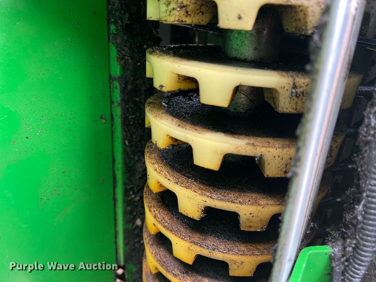 image for item DK7748 2014 John Deere 7760  RWA cotton picker